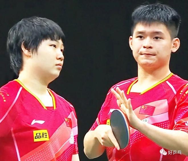 并肩站立 并肩站立